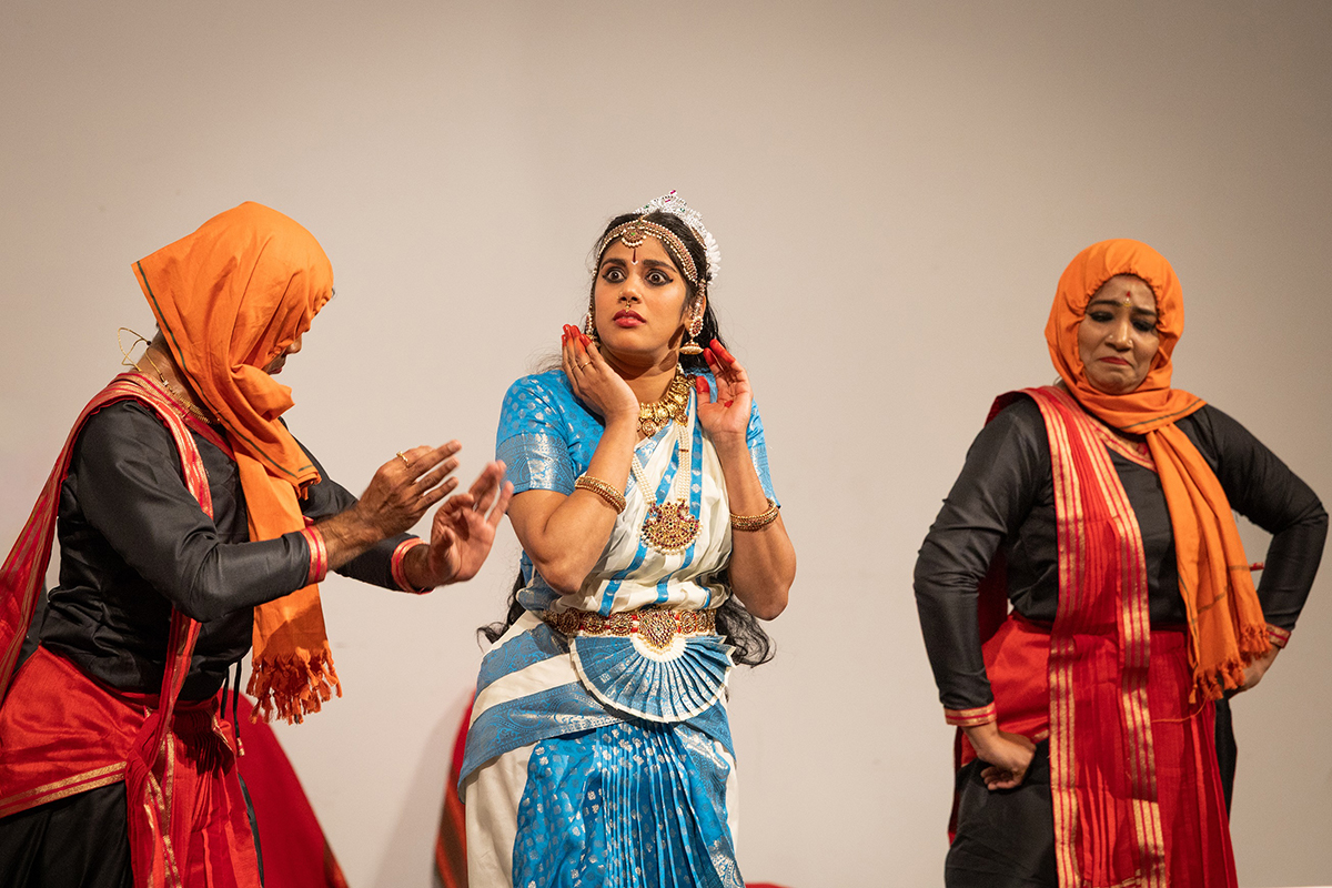 6%20Aus%20Rache%20reizen%20sie%20Sarasvatis%20Zorn%20kl.