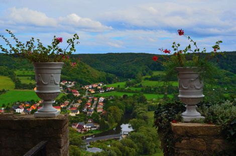 Blick vom Schlosspark ins Saaletal